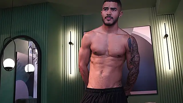 Snapshot of Reik_Vonn chatting on February 5, 12:23 pm Reik Vonn online show from February 5, 12:23 pm