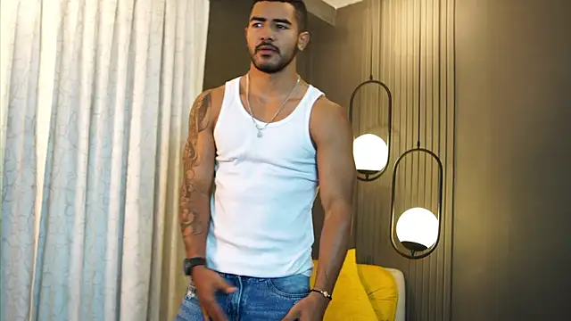 Snapshot of Reik_Vonn chatting on June 10, 12:39 pm Reik Vonn online show from June 10, 12:39 pm