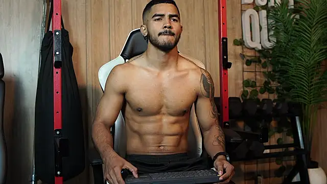 Snapshot of Reik_Vonn chatting on February 27, 12:49 pm Reik Vonn online show from February 27, 12:49 pm