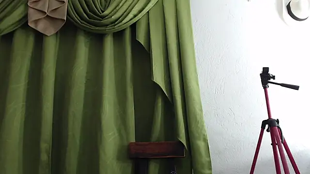 Snapshot of Zahara_18_ chatting on October 11, 11:39 pm Zahara 18 online show from October 11, 11:39 pm