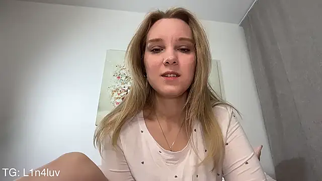 AIicaparkerc online show from April 6, 5:14 pm