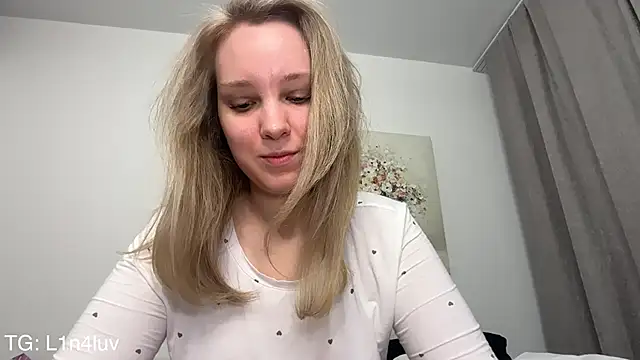 AIicaparkerc online show from February 22, 2:25 am