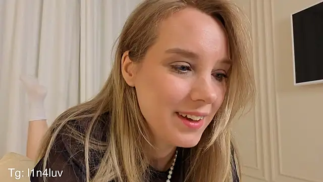 AIicaparkerc online show from October 28, 10:20 pm