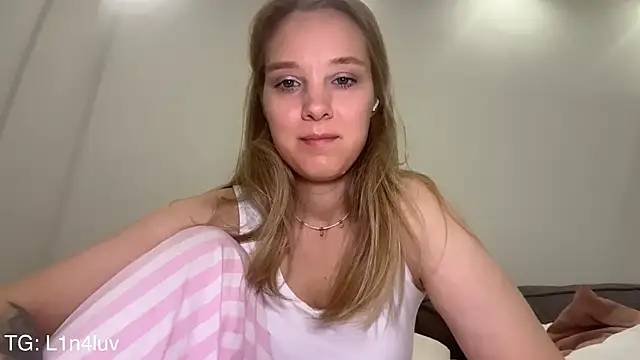 AIicaparkerc online show from June 1, 6:18 pm
