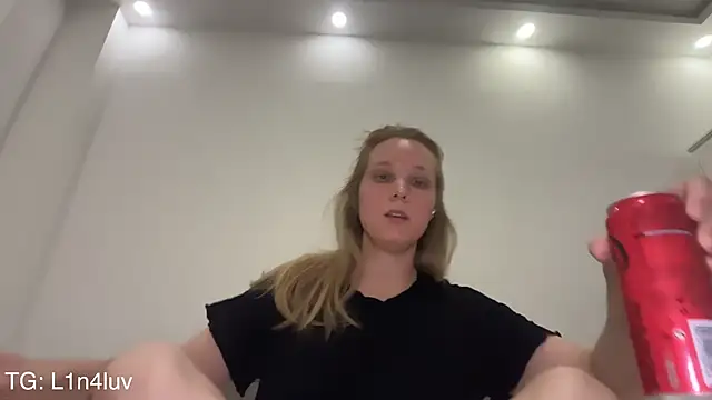 AIicaparkerc online show from May 25, 7:01 pm