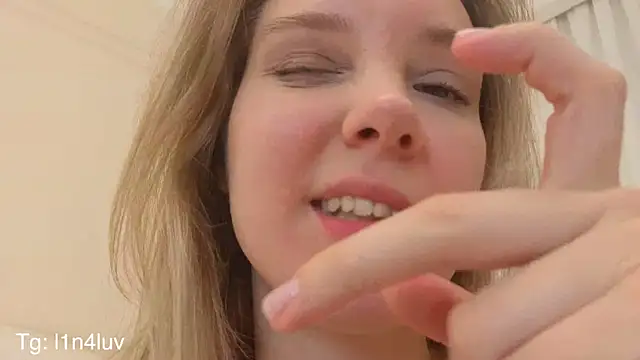 AIicaparkerc online show from November 26, 9:26 pm