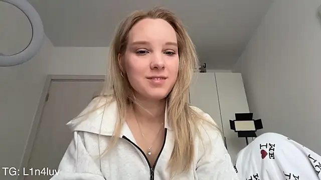 AIicaparkerc online show from April 4, 2:12 pm