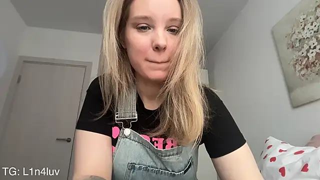 AIicaparkerc online show from February 8, 10:13 am