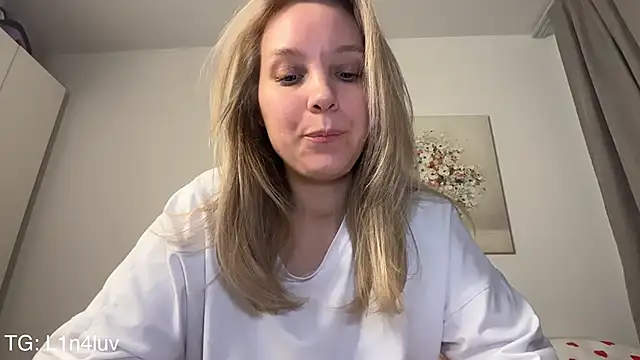 AIicaparkerc online show from February 13, 7:58 pm