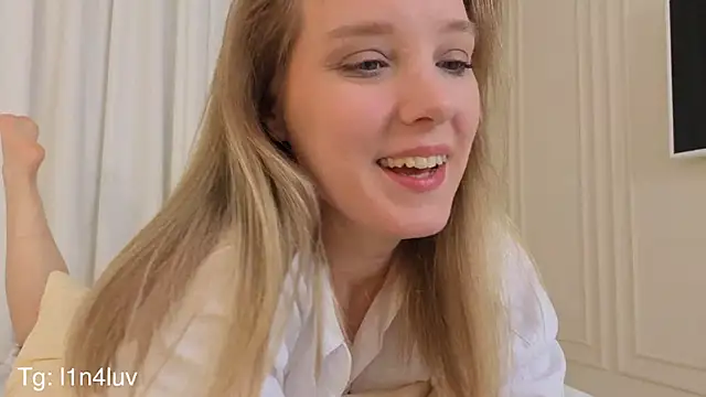 AIicaparkerc online show from December 15, 8:47 pm