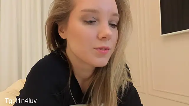 AIicaparkerc online show from December 16, 9:30 pm