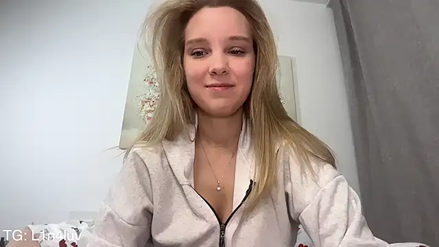 AIicaparkerc online show from March 19, 2:28 pm