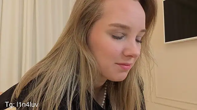 AIicaparkerc online show from December 5, 9:12 pm