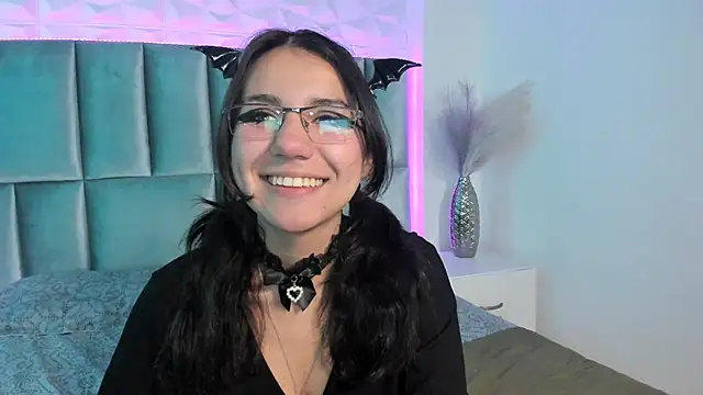 Snapshot of HollyPeach chatting on October 25, 3:12 pm HollyPeach online show from October 25, 3:12 pm