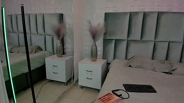 HollyPeach online show from April 27, 7:56 pm