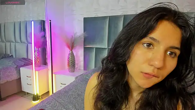 Snapshot of HollyPeach chatting on July 6, 7:38 pm HollyPeach online show from July 6, 7:38 pm