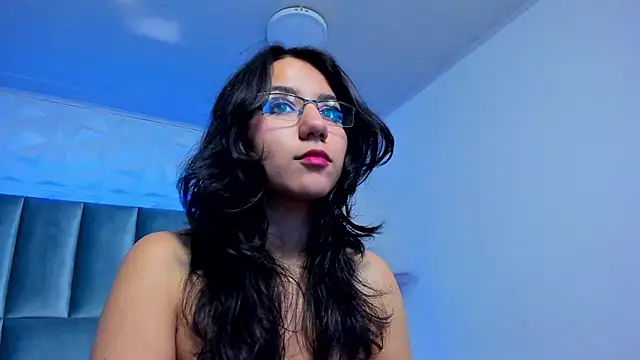 Snapshot of HollyPeach chatting on November 24, 7:58 pm HollyPeach online show from November 24, 7:58 pm