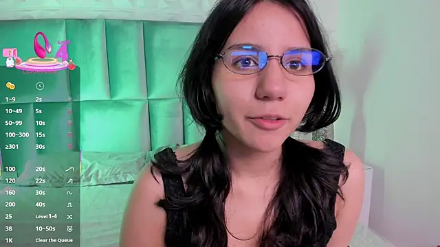 HollyPeach online show from April 22, 7:42 pm