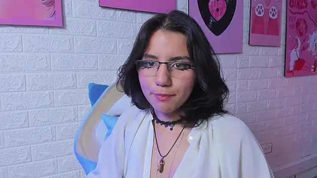 Snapshot of HollyPeach chatting on November 13, 7:56 am HollyPeach online show from November 13, 7:56 am