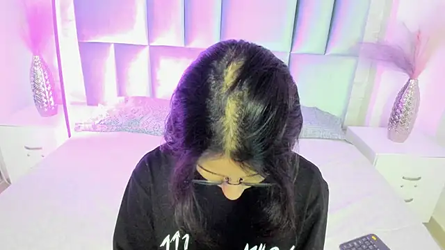 HollyPeach online show from April 20, 7:37 pm