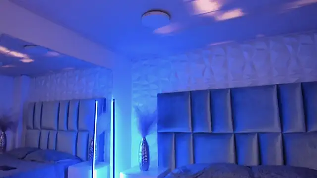 HollyPeach online show from March 6, 7:42 pm