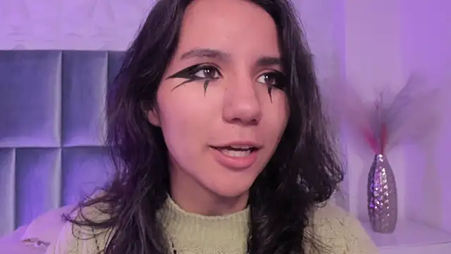 HollyPeach online show from March 31, 7:27 pm