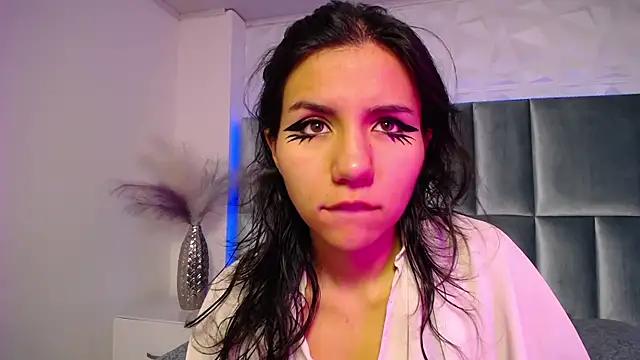 Snapshot of HollyPeach chatting on December 4, 7:57 pm HollyPeach online show from December 4, 7:57 pm