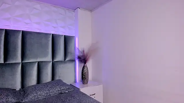 HollyPeach online show from December 22, 7:47 pm