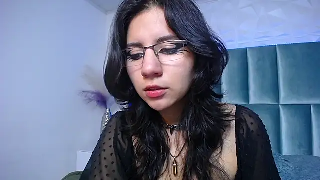 Snapshot of HollyPeach chatting on December 1, 7:48 pm HollyPeach online show from December 1, 7:48 pm