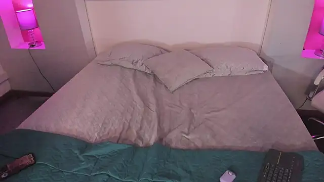 Snapshot of HollyPeach chatting on October 21, 12:04 pm HollyPeach online show from October 21, 12:04 pm