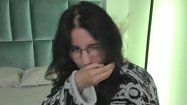 HollyPeach online show from February 5, 7:32 pm