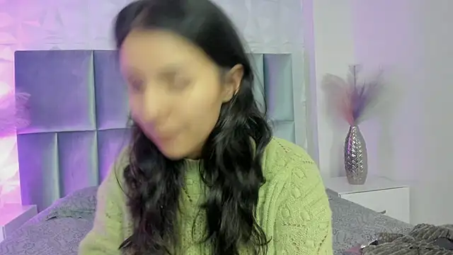 HollyPeach online show from May 26, 8:29 pm