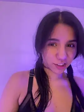 HollyPeach online show from April 23, 7:37 pm
