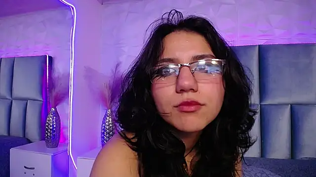 HollyPeach online show from December 19, 7:55 am