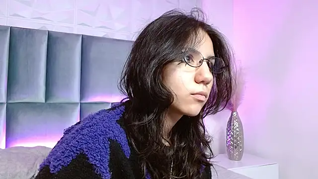 HollyPeach online show from May 10, 6:21 pm