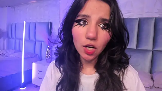 HollyPeach online show from February 11, 7:25 pm