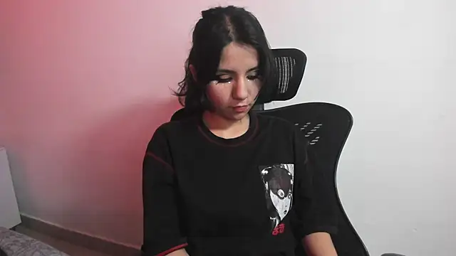 Snapshot of HollyPeach chatting on October 27, 12:39 pm HollyPeach online show from October 27, 12:39 pm