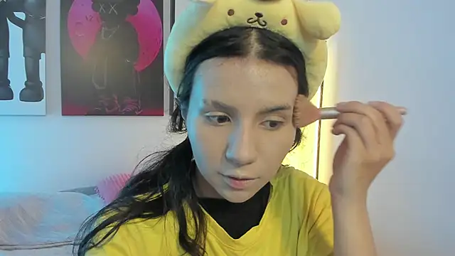 Snapshot of HollyPeach chatting on June 3, 7:40 pm HollyPeach online show from June 3, 7:40 pm