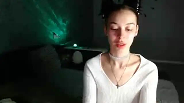 Daphne Darkthorn online show from November 19, 8:20 pm