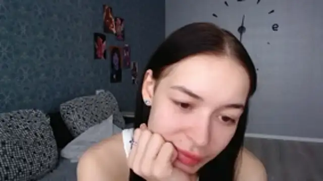 Daphne Darkthorn online show from November 5, 12:30 pm