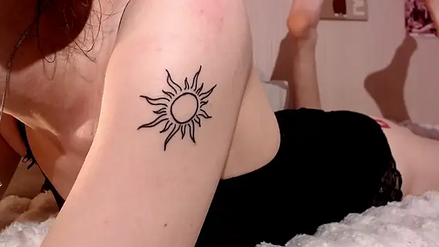 Daphne Darkthorn online show from March 18, 7:15 pm