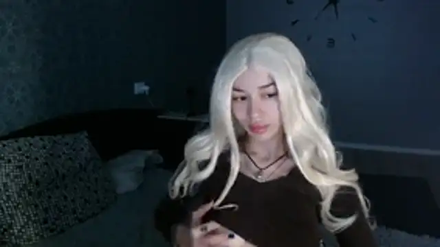 Daphne Darkthorn online show from November 25, 5:19 am