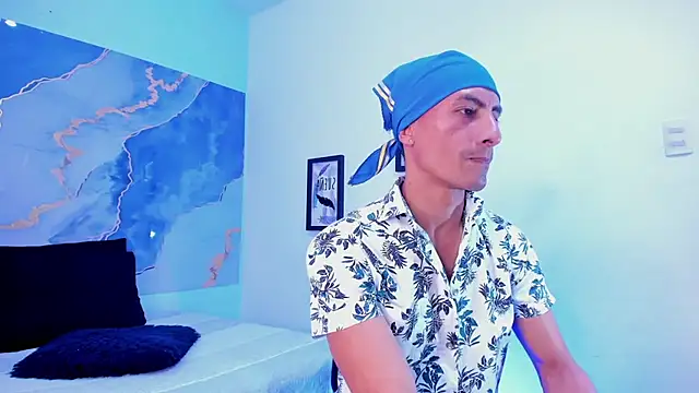 latin crissex online show from November 29, 12:05 pm