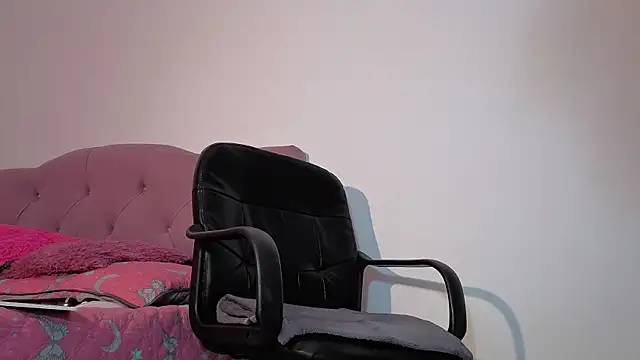 Snapshot of sexy_natasha_big_ass chatting on October 14, 4:40 pm sexy natasha big ass online show from October 14, 4:40 pm