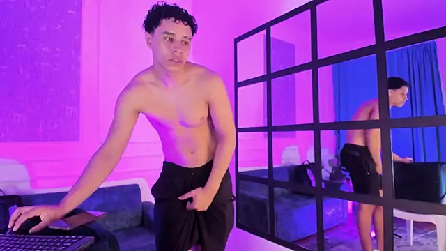 Snapshot of Adrian_Volt chatting on November 17, 3:10 am Adrian Volt online show from November 17, 3:10 am