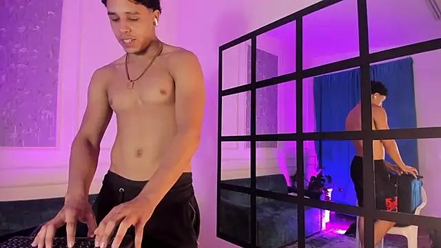 Snapshot of Adrian_Volt chatting on November 11, 3:45 am Adrian Volt online show from November 11, 3:45 am