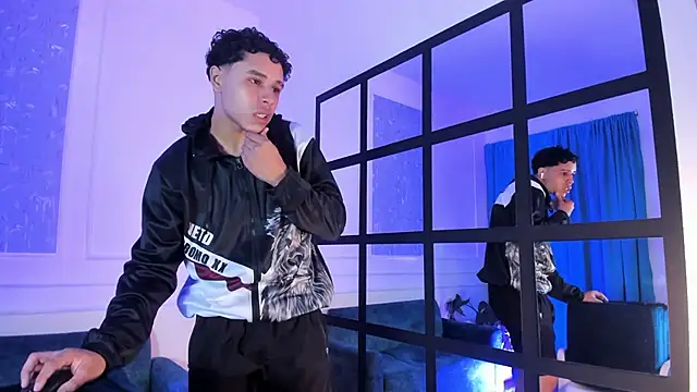 Snapshot of Adrian_Volt chatting on November 9, 3:10 am Adrian Volt online show from November 9, 3:10 am