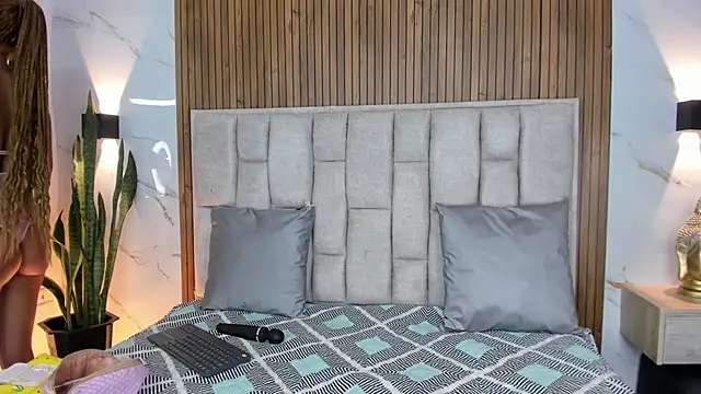 Sassha ferrer online show from January 7, 7:30 pm