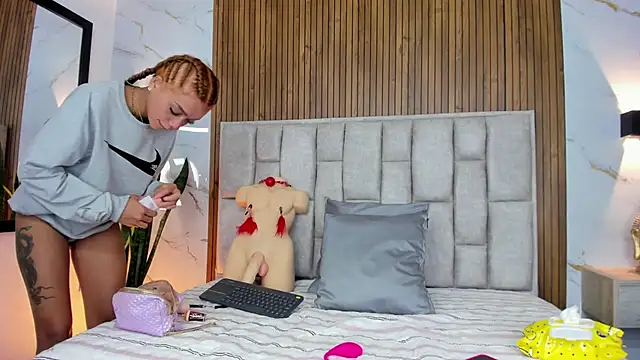 Sassha ferrer online show from December 5, 7:55 pm