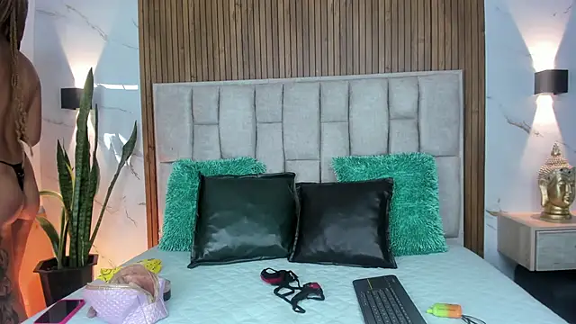 Sassha ferrer online show from January 11, 6:15 pm